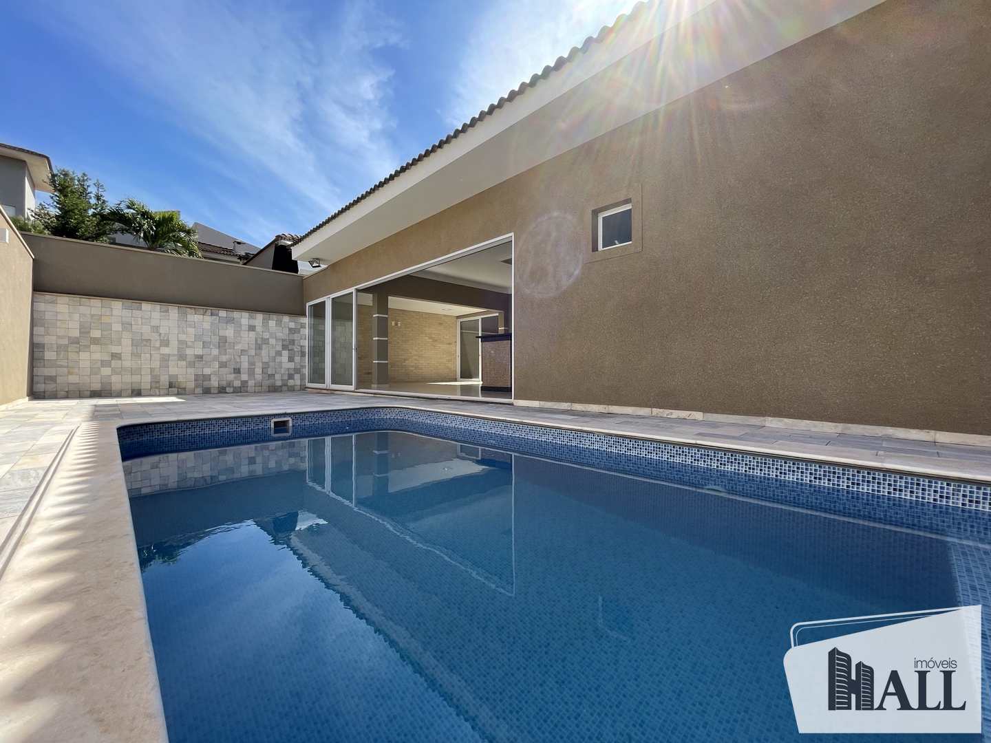 Casa de Condomínio à venda com 3 quartos, 240m² - Foto 1