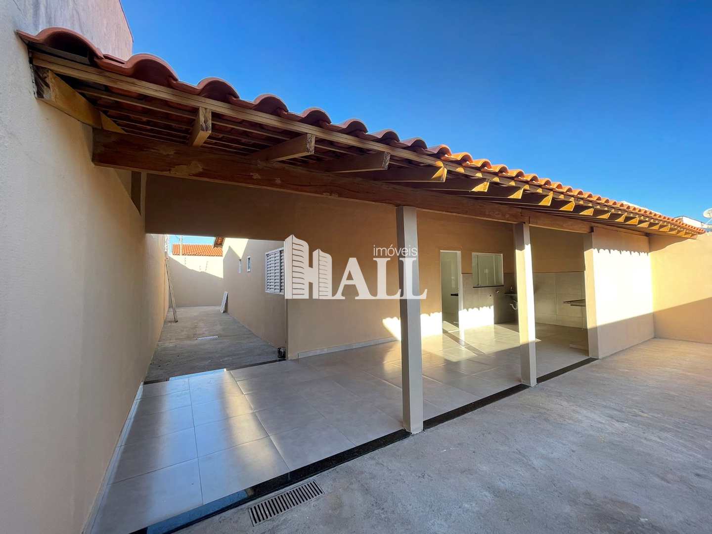 Casa à venda com 2 quartos, 112m² - Foto 1