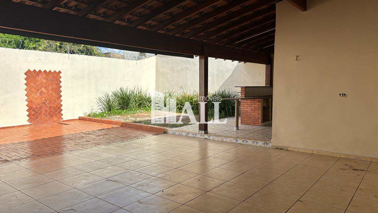 Casa com 4 quartos à venda, 250m² — foto 2 de 18