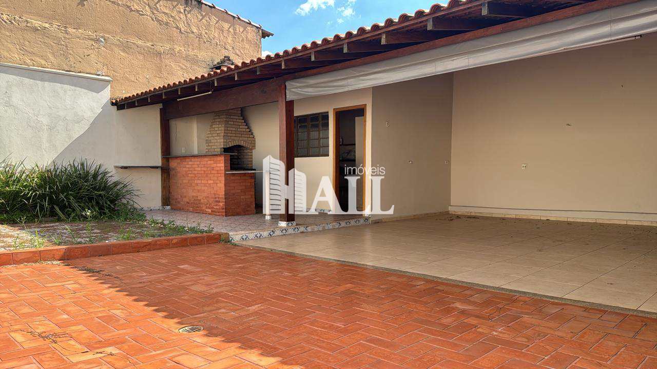 Casa com 4 quartos à venda, 250m² — foto 1 de 18