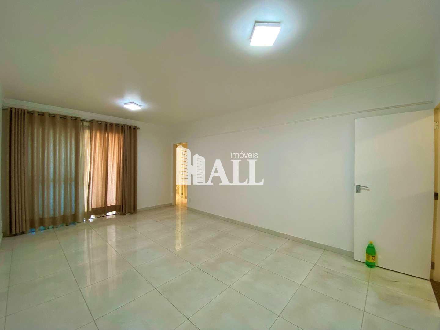 Apartamento à venda com 3 quartos, 105m² - Foto 1