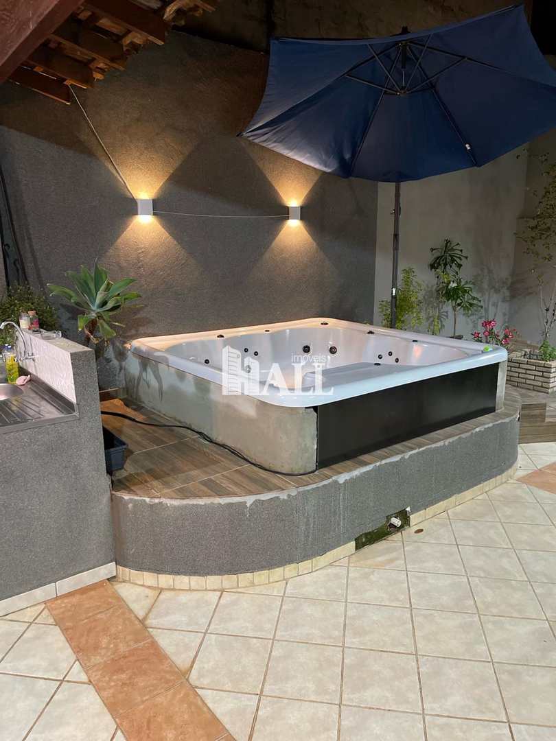 Casa à venda com 3 quartos, 140m² - Foto 1