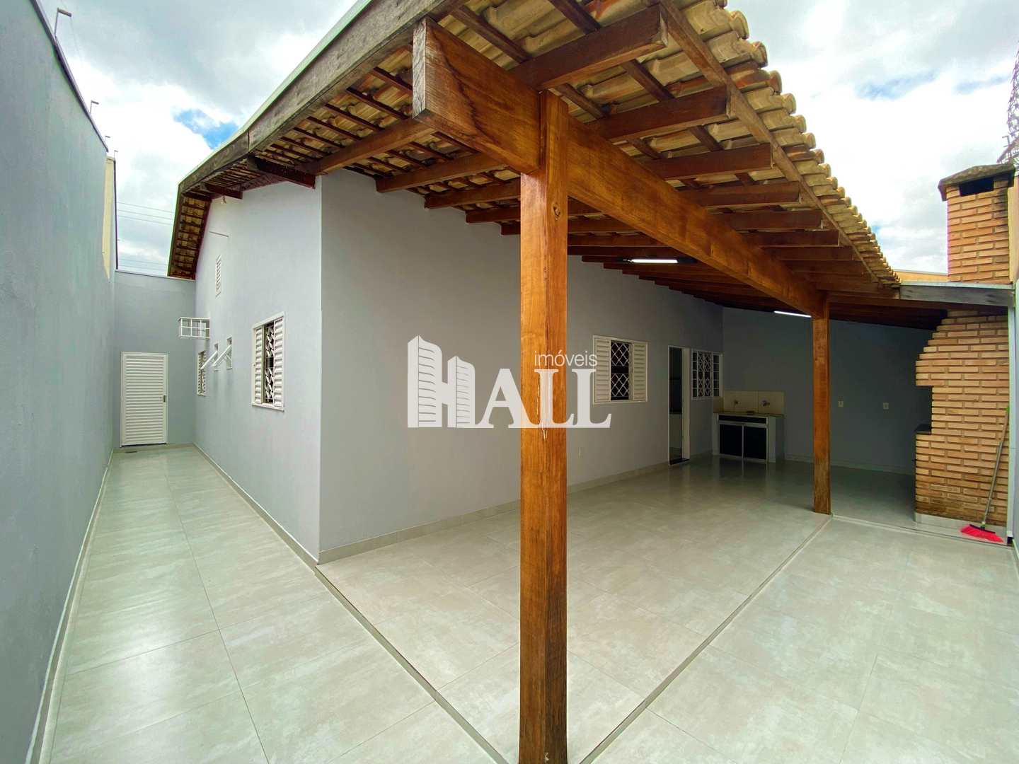 Casa à venda com 3 quartos, 150m² - Foto 1