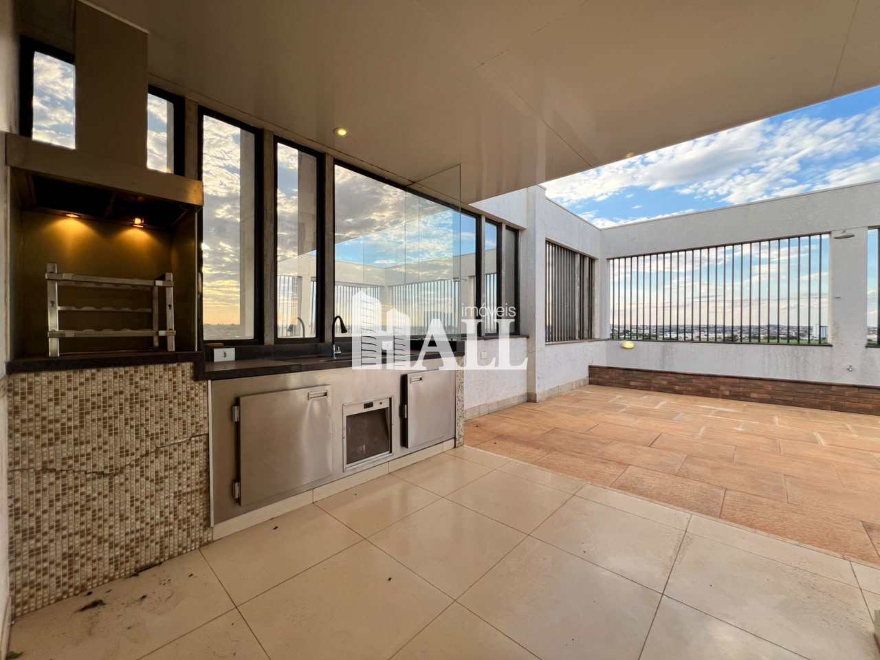 Apartamento com 3 quartos à venda, 217m² — foto 1 de 52