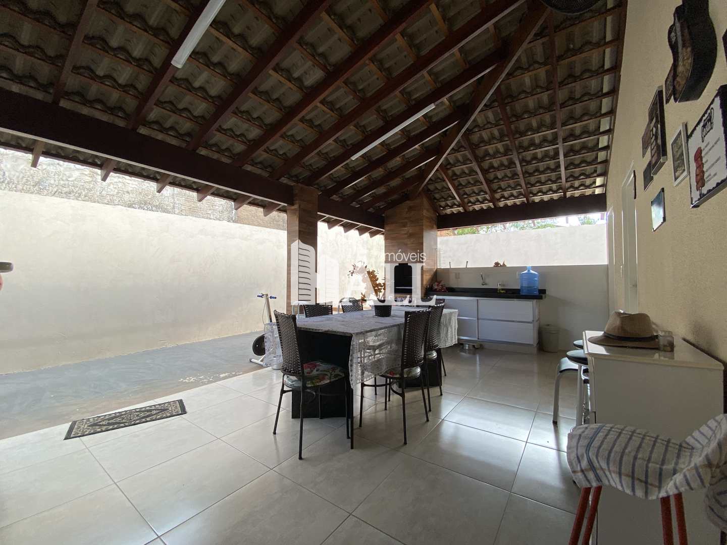 Casa à venda com 3 quartos, 180m² - Foto 1