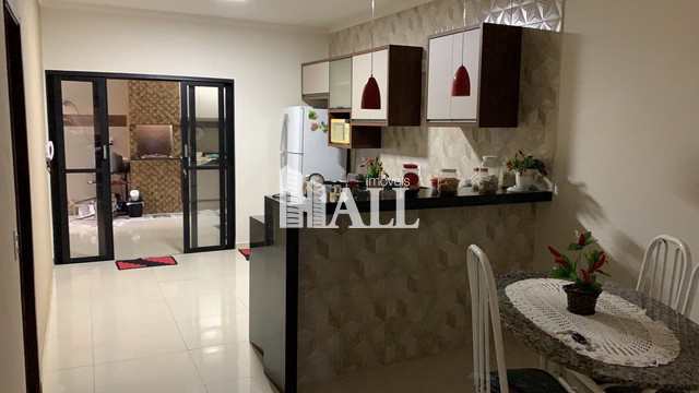 Casa à venda com 3 quartos, 250m² - Foto 1