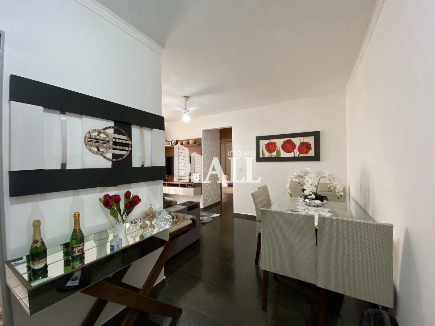 Apartamento à venda com 2 quartos, 70m² - Foto 1