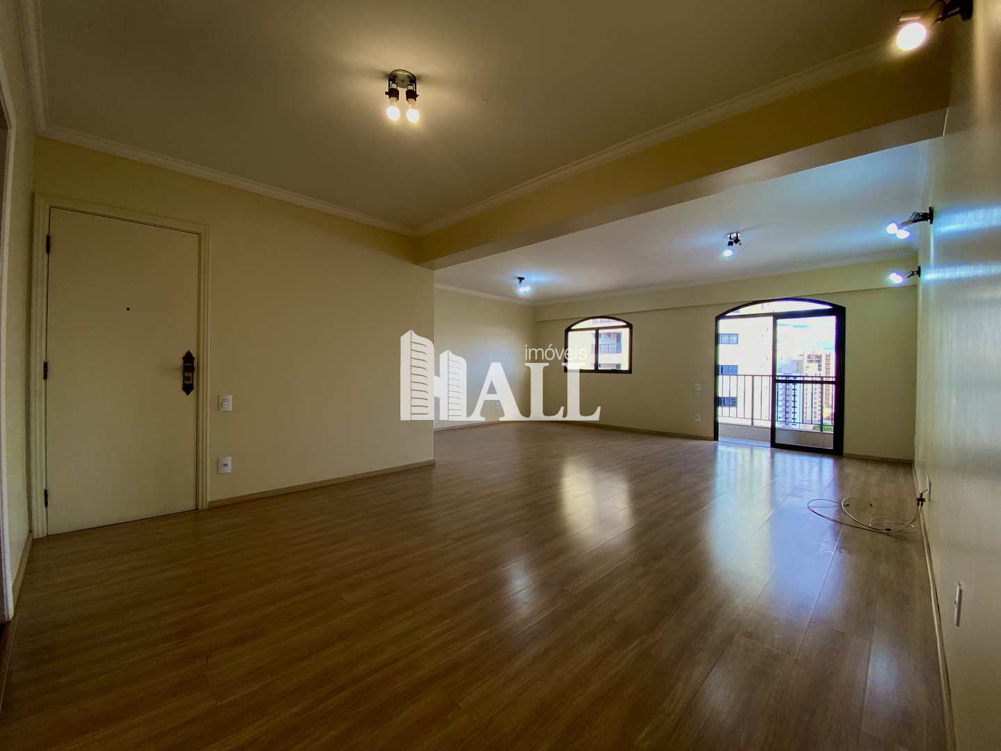 Apartamento à venda com 4 quartos, 150m² - Foto 1