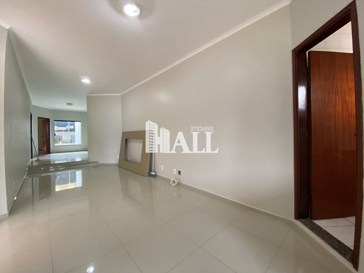 Casa à venda com 4 quartos, 265m² - Foto 2