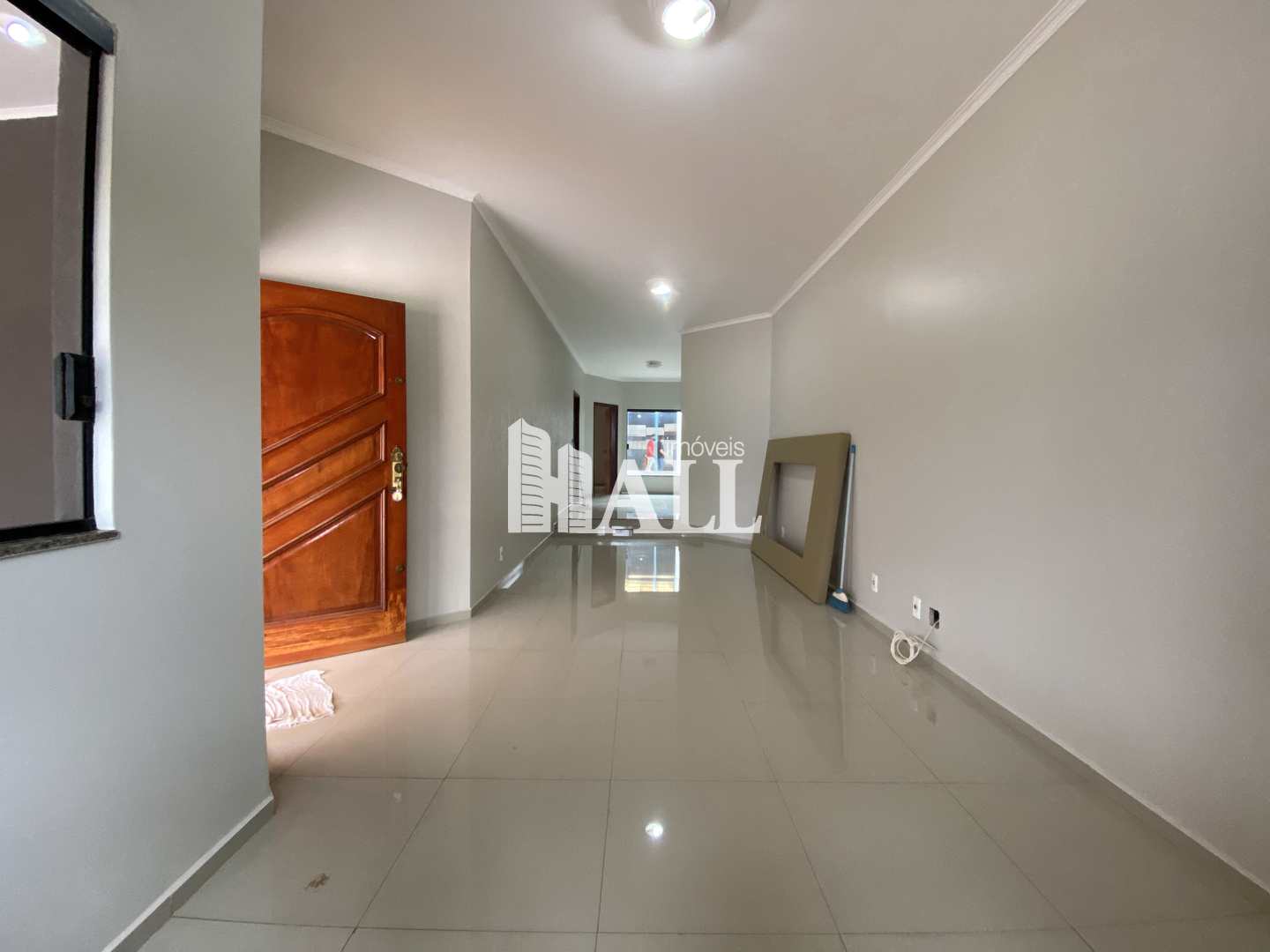 Casa à venda com 4 quartos, 265m² - Foto 1