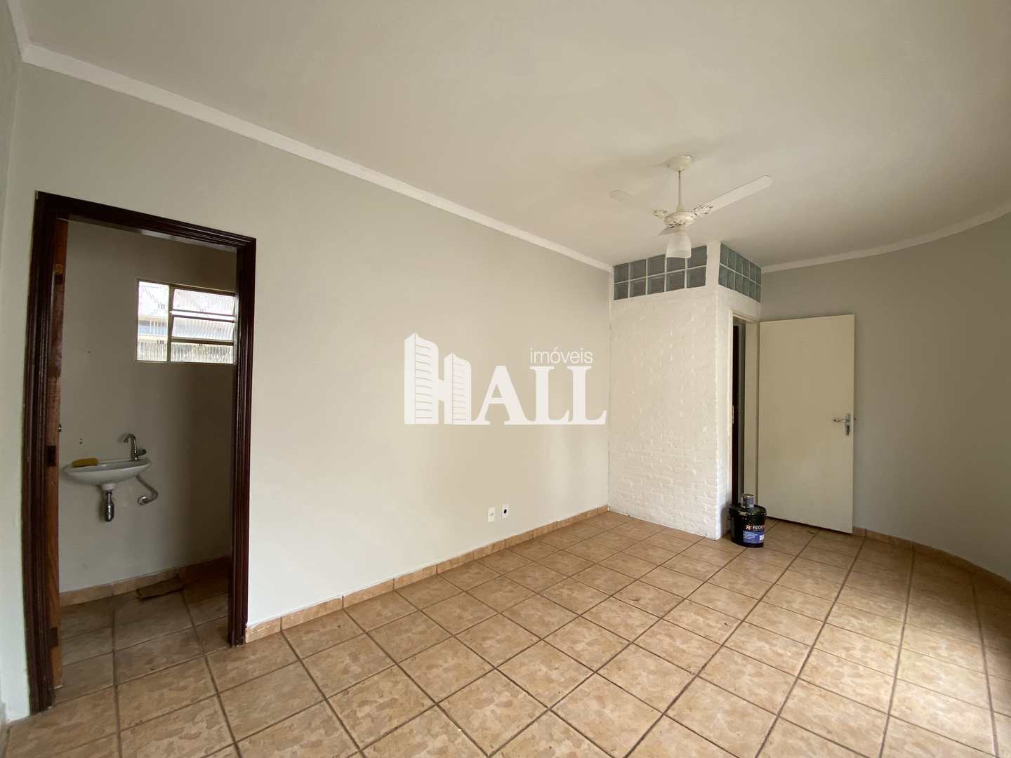 Casa à venda com 3 quartos, 200m² - Foto 1