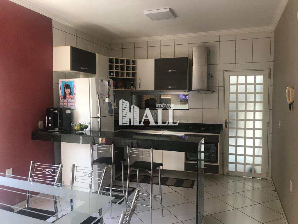 Casa à venda com 2 quartos, 200m² - Foto 4