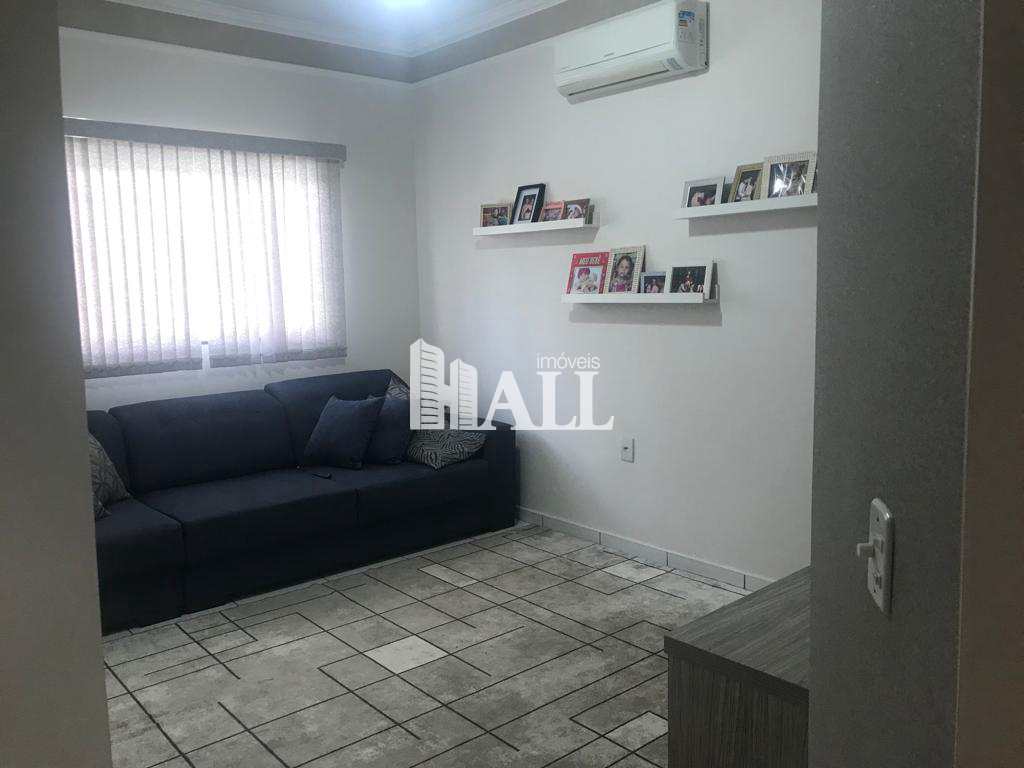 Casa à venda com 2 quartos, 200m² - Foto 2