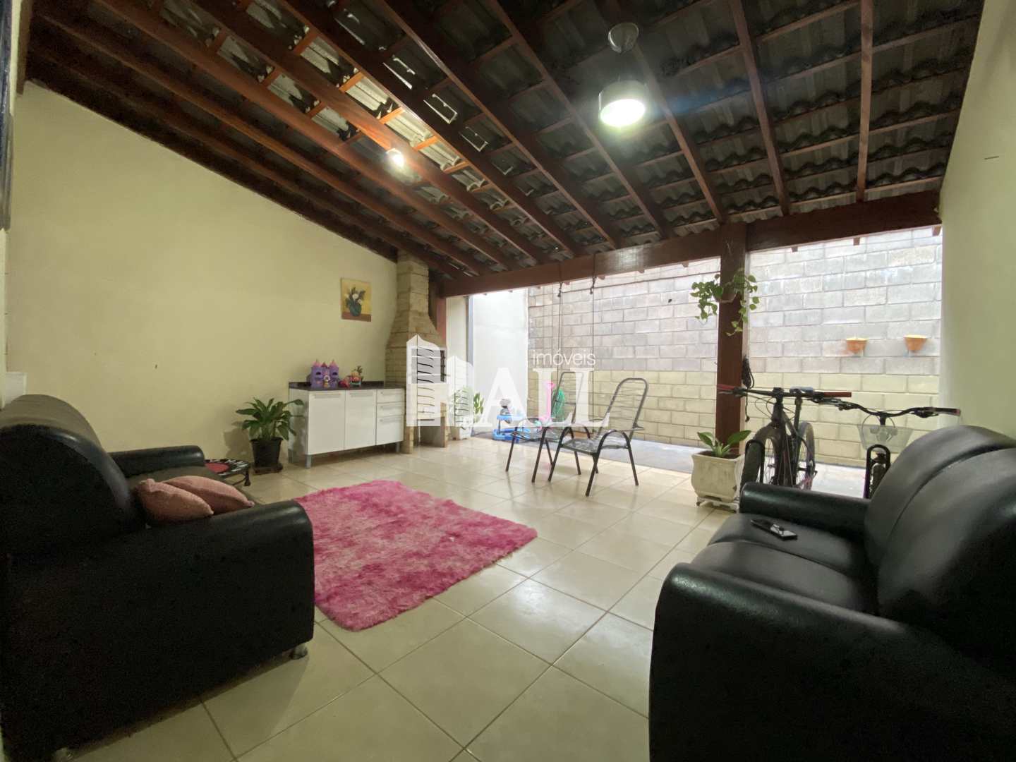 Casa à venda com 3 quartos, 155m² - Foto 1