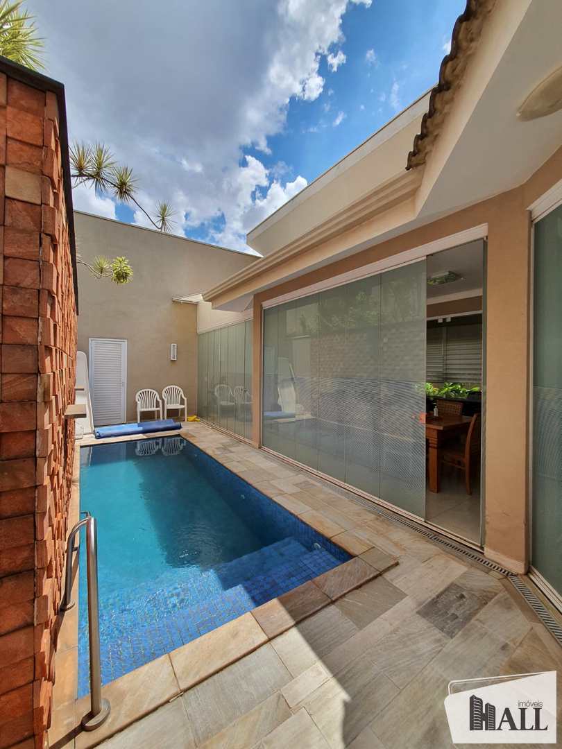 Casa de Condomínio à venda com 3 quartos, 230m² - Foto 3