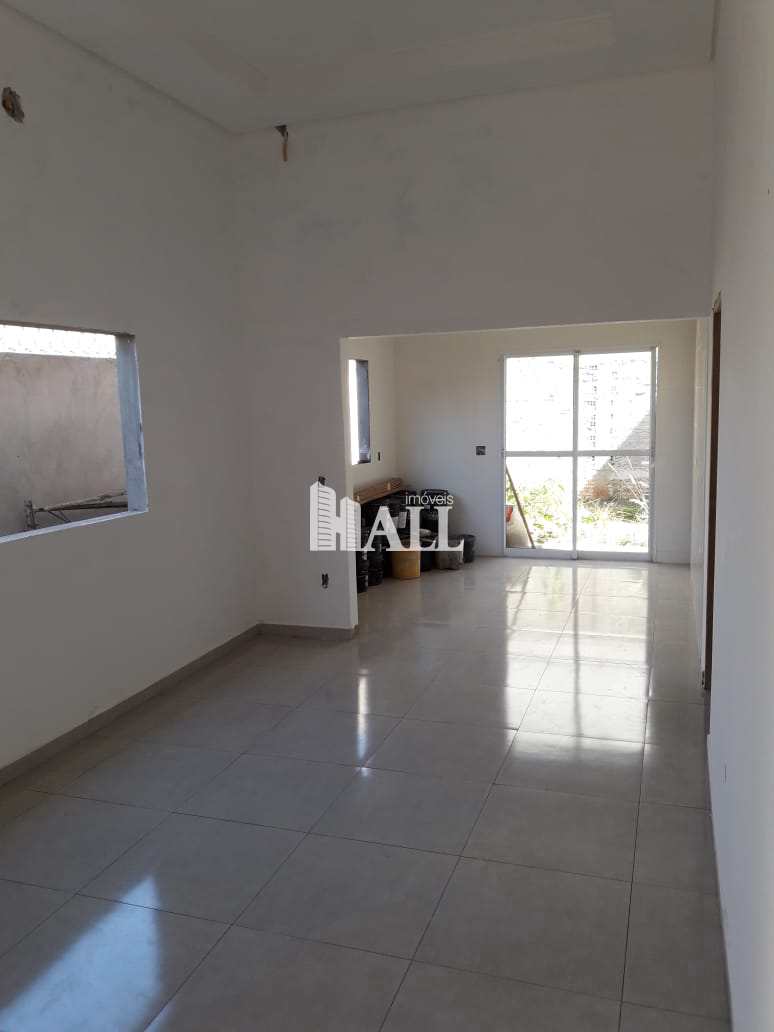 Casa à venda com 2 quartos, 100m² - Foto 1