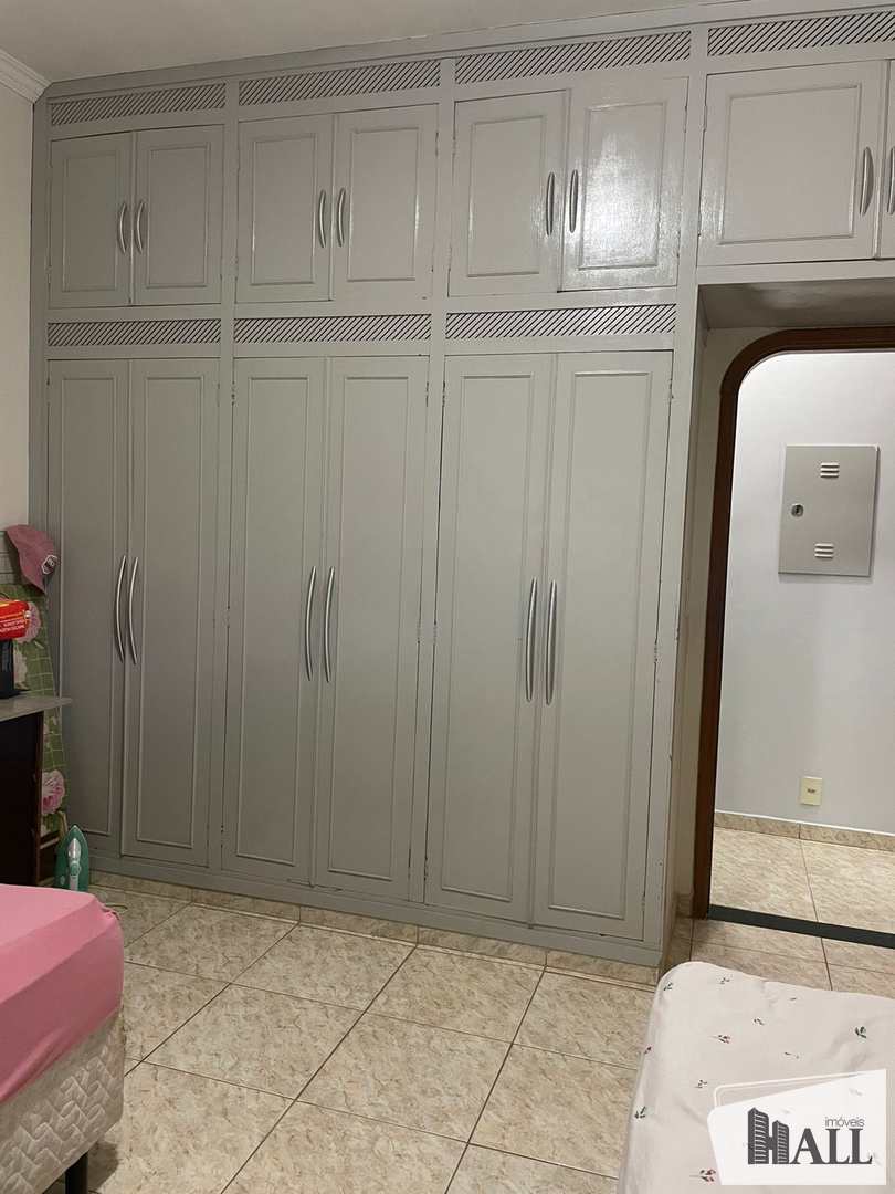 Casa à venda com 4 quartos, 260m² - Foto 2