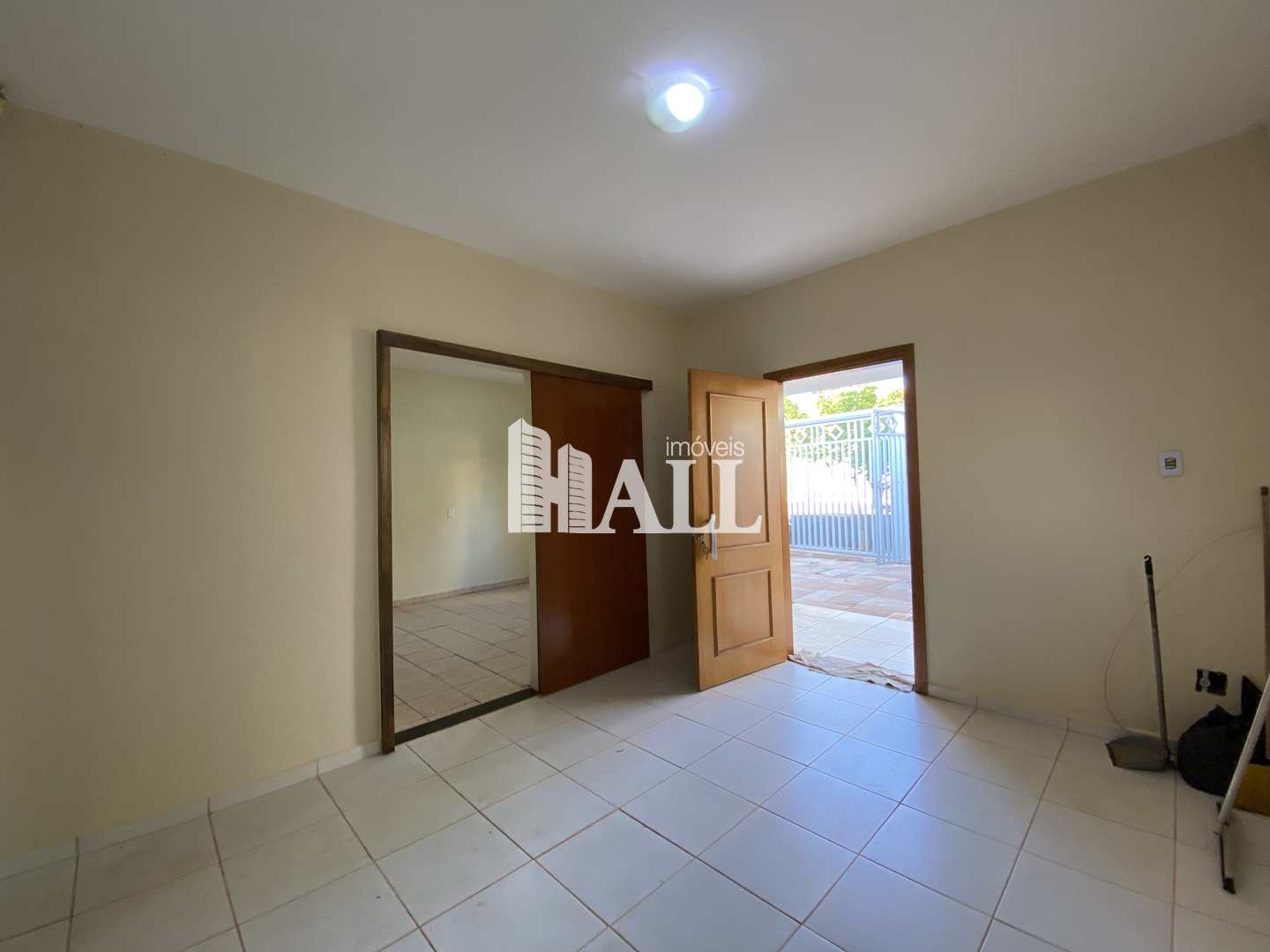 Casa à venda com 3 quartos, 190m² - Foto 2