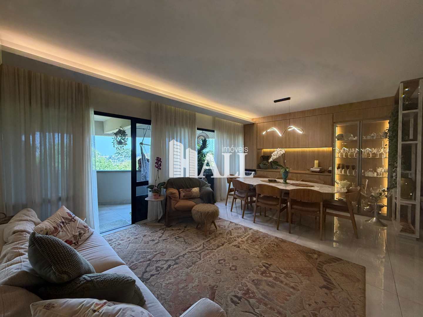 Apartamento com 3 quartos à venda, 134m² — foto 1 de 35