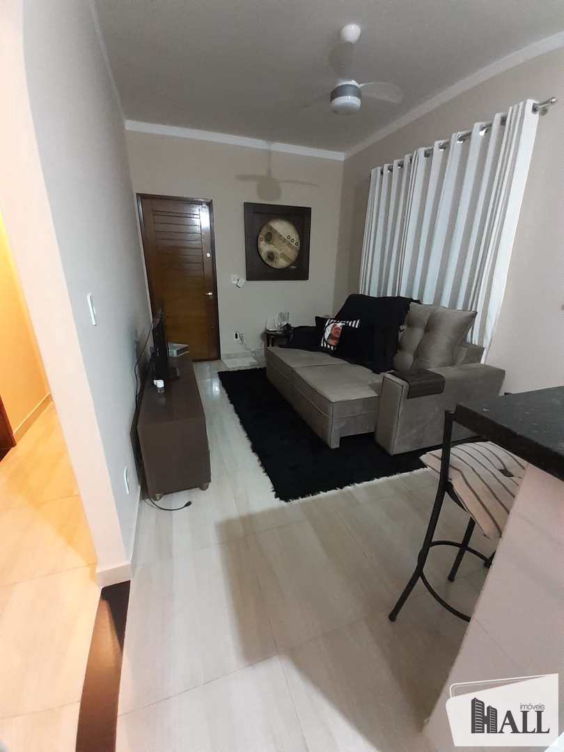 Casa à venda com 2 quartos, 70m² - Foto 1