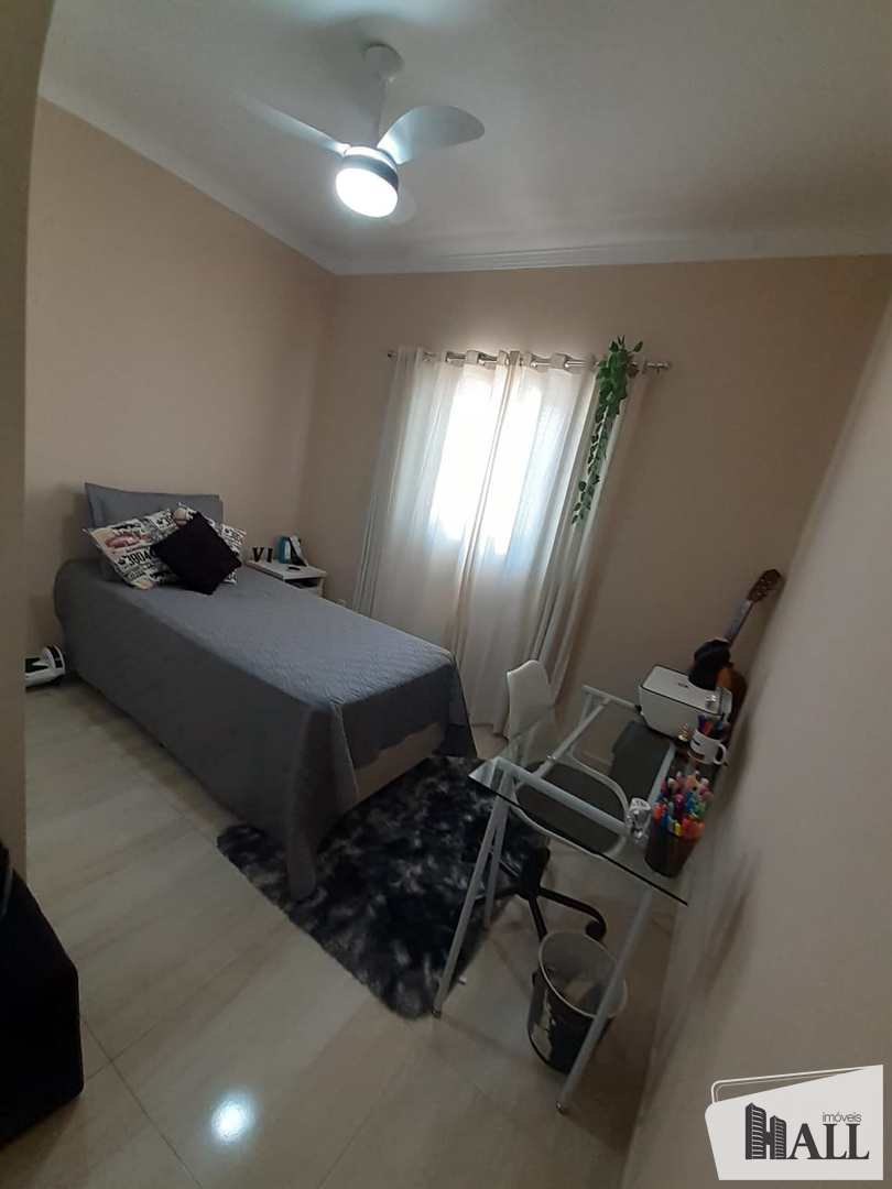 Casa à venda com 2 quartos, 70m² - Foto 4