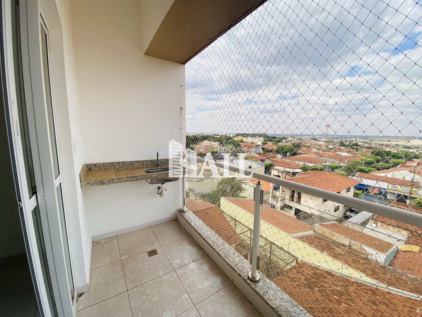 Apartamento à venda com 2 quartos, 70m² - Foto 3