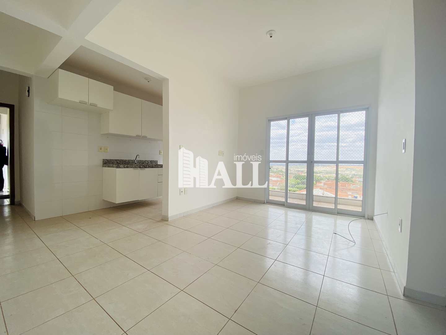 Apartamento à venda com 2 quartos, 70m² - Foto 2