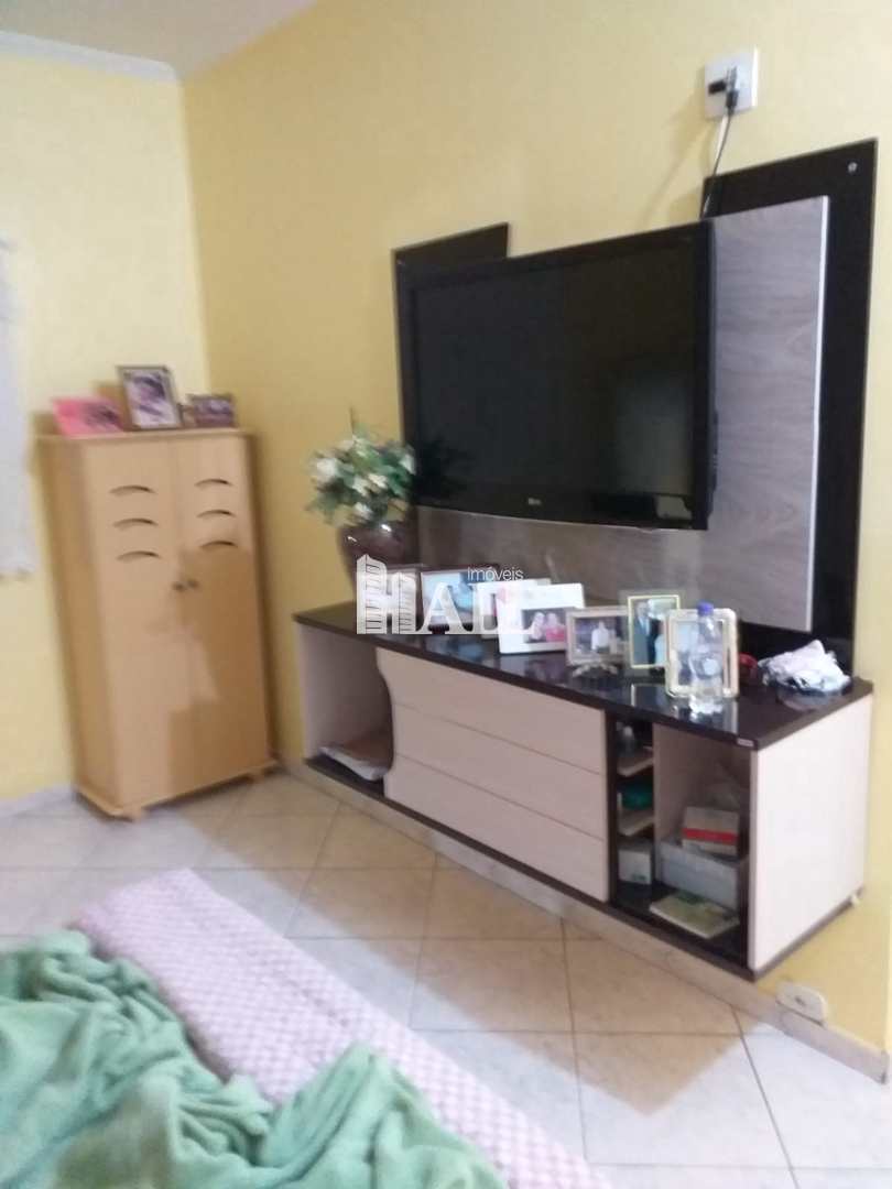 Casa à venda com 4 quartos, 223m² - Foto 2