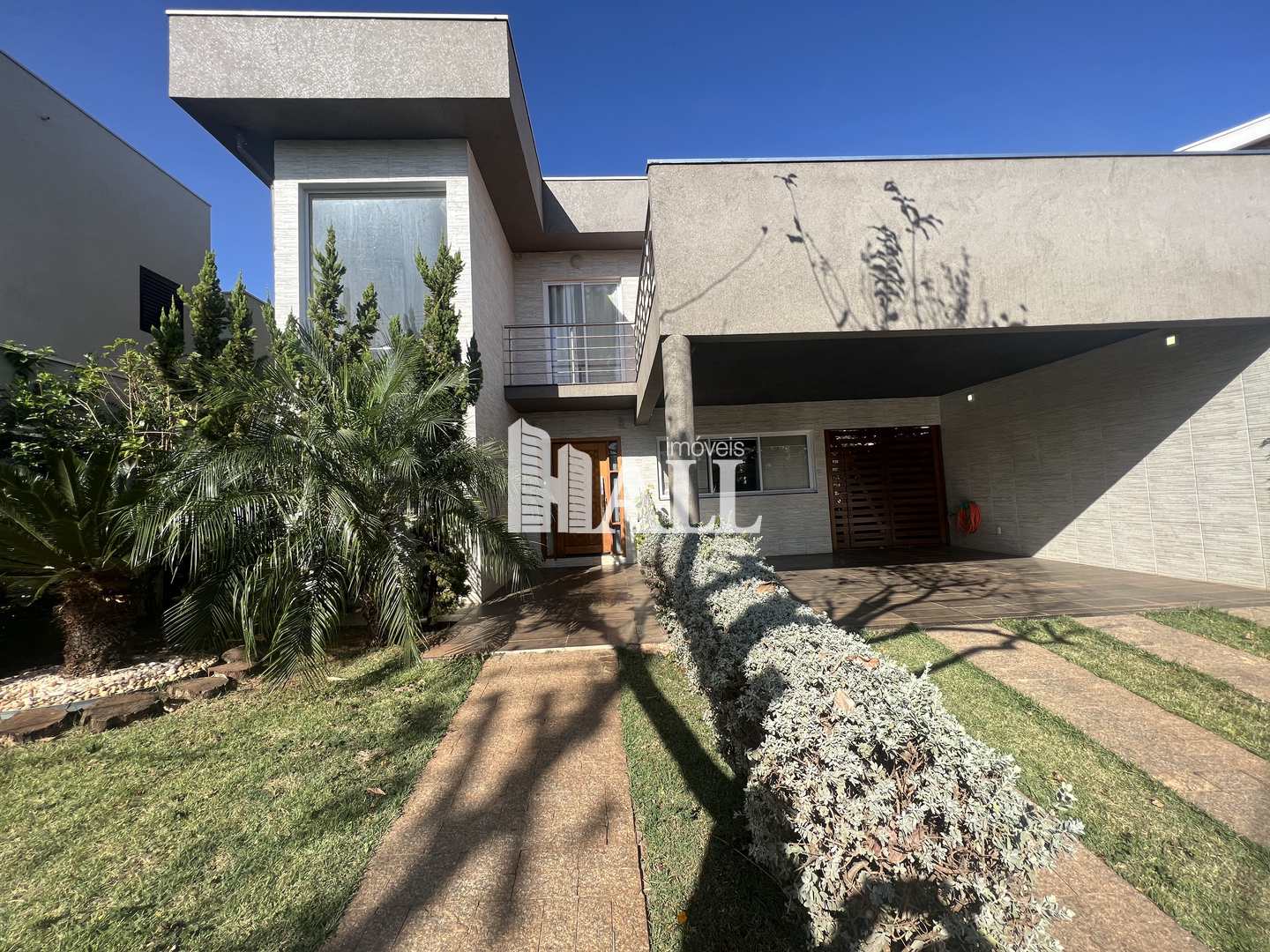 Casa de Condomínio à venda com 3 quartos, 240m² - Foto 1