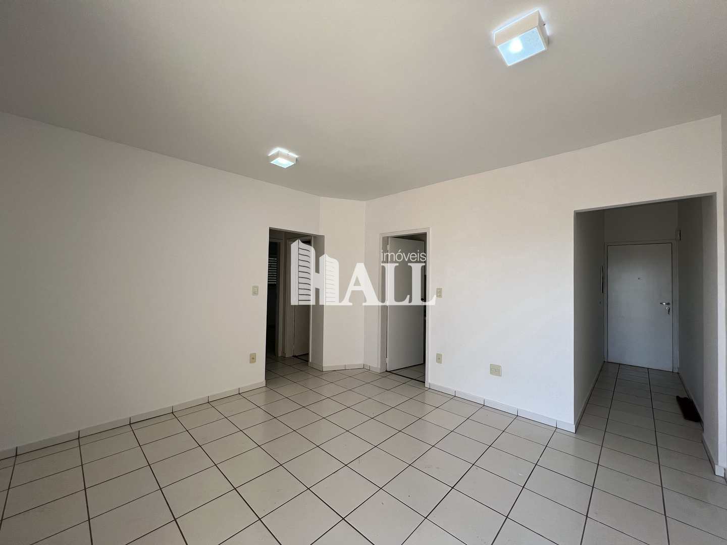 Apartamento à venda com 2 quartos, 77m² - Foto 2