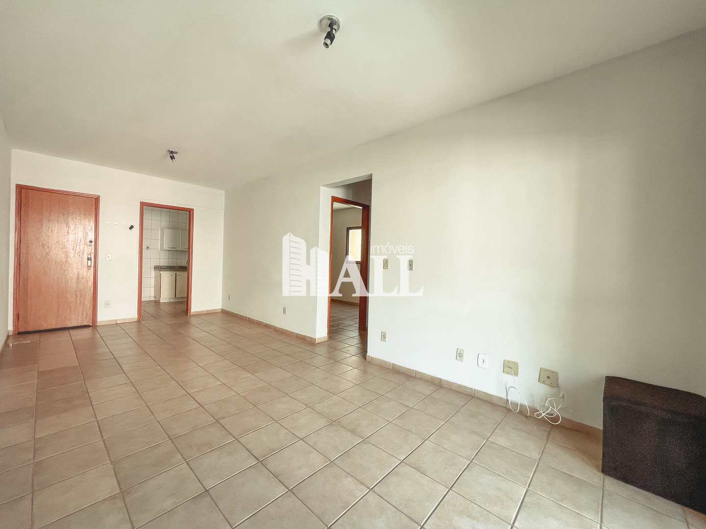 Apartamento à venda com 2 quartos, 67m² - Foto 2