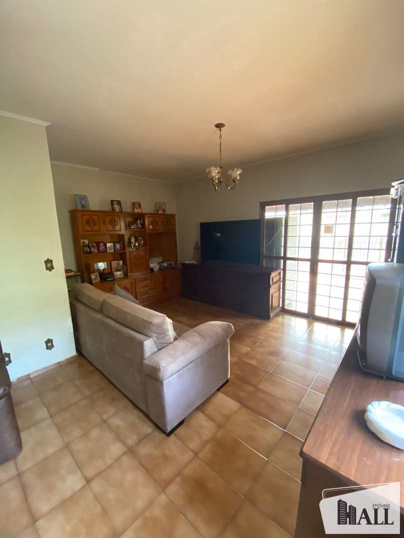 Casa à venda com 3 quartos, 200m² - Foto 1