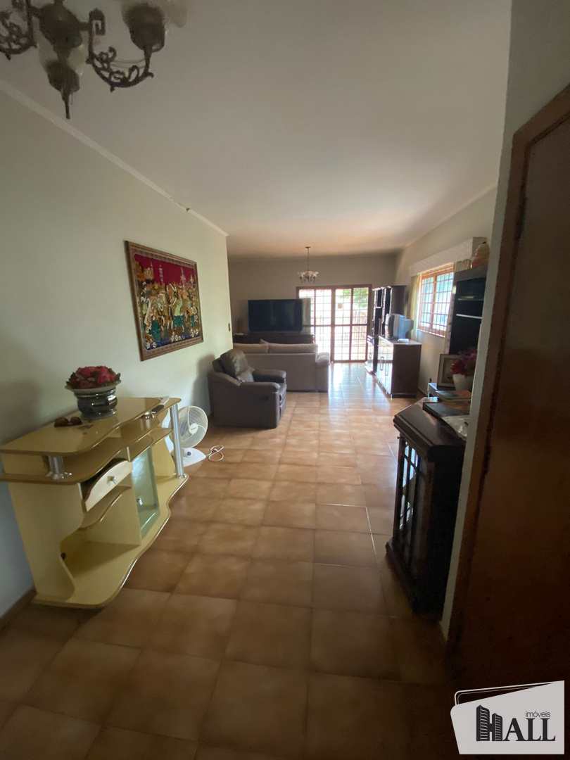 Casa à venda com 3 quartos, 200m² - Foto 2