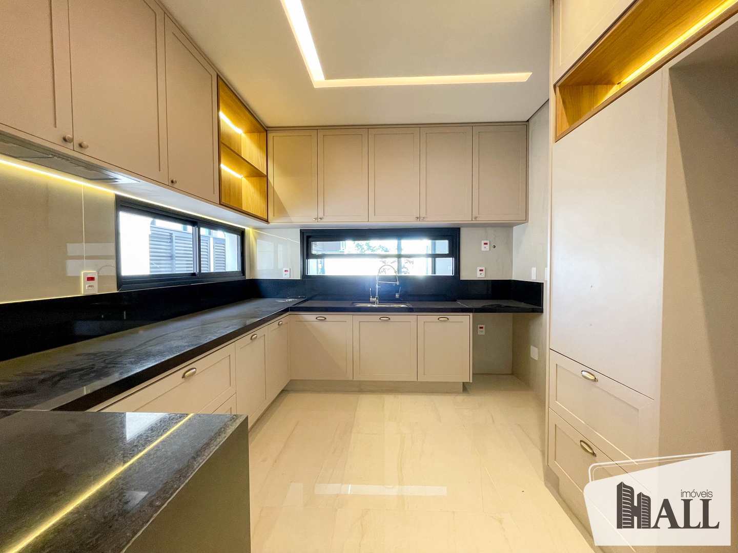 Casa de Condomínio à venda com 3 quartos, 240m² - Foto 18