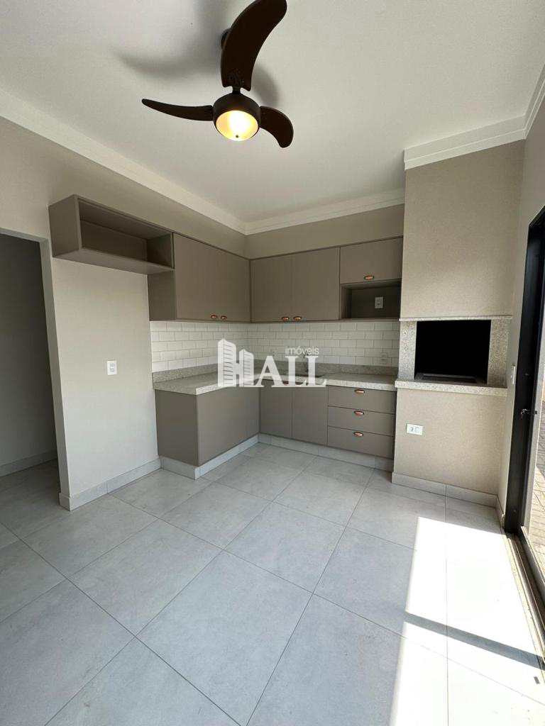 Casa à venda com 2 quartos, 109m² - Foto 1