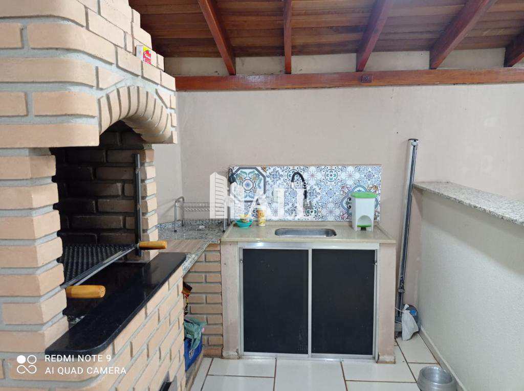 Casa à venda com 3 quartos, 105m² - Foto 2