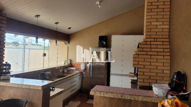 Casa à venda com 3 quartos, 247m² - Foto 3