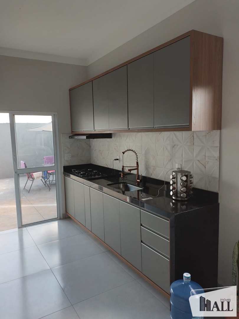 Casa à venda com 3 quartos, 105m² - Foto 1