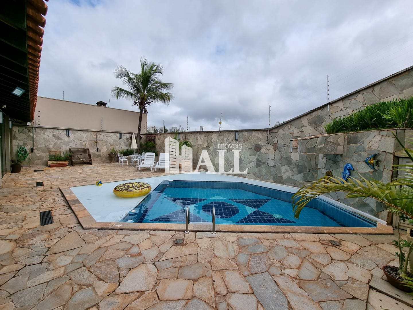 Casa à venda com 5 quartos, 570m² - Foto 1