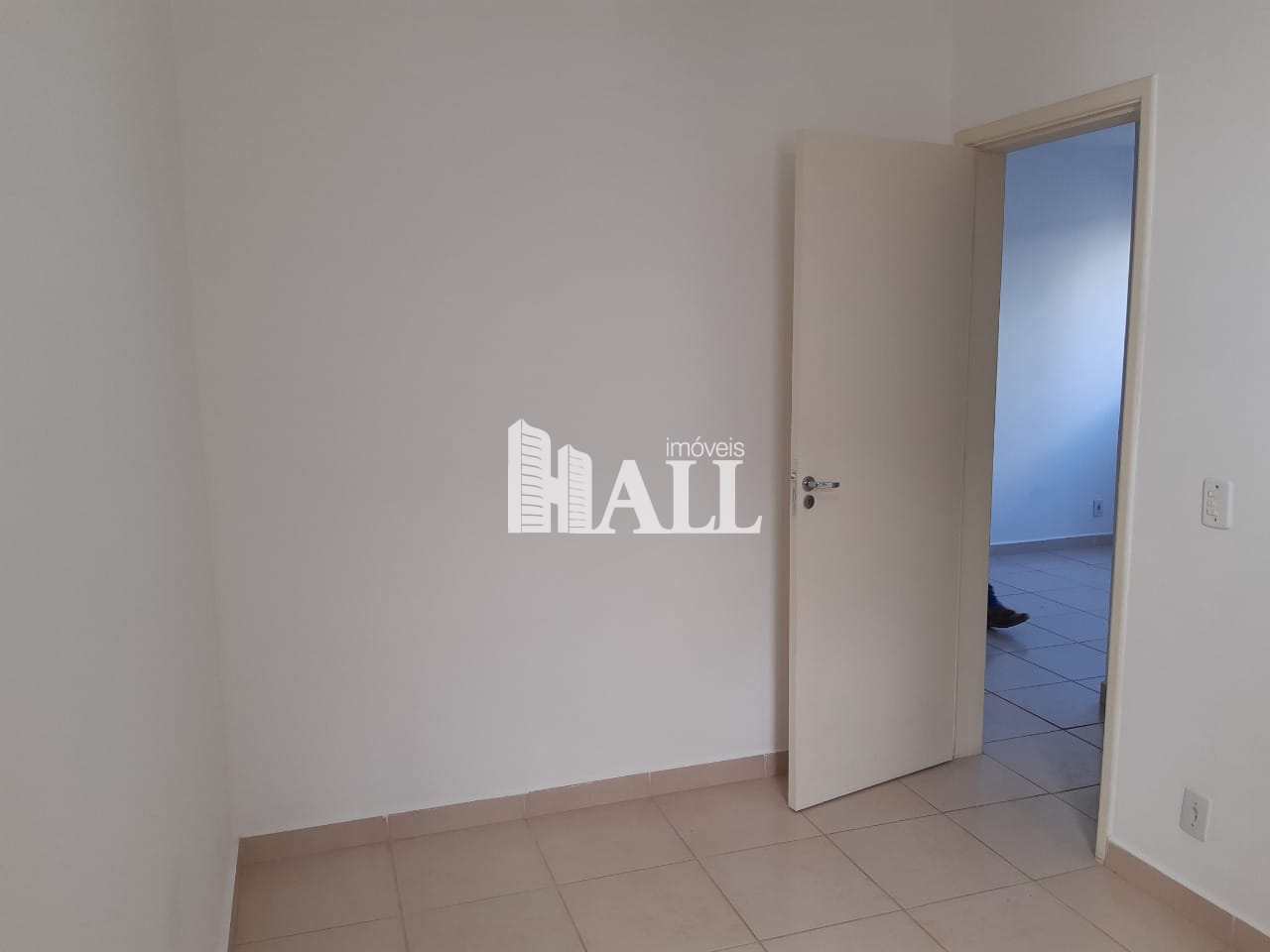 Apartamento à venda com 2 quartos, 65m² - Foto 2