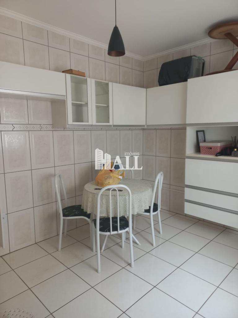 Casa à venda com 3 quartos, 200m² - Foto 1