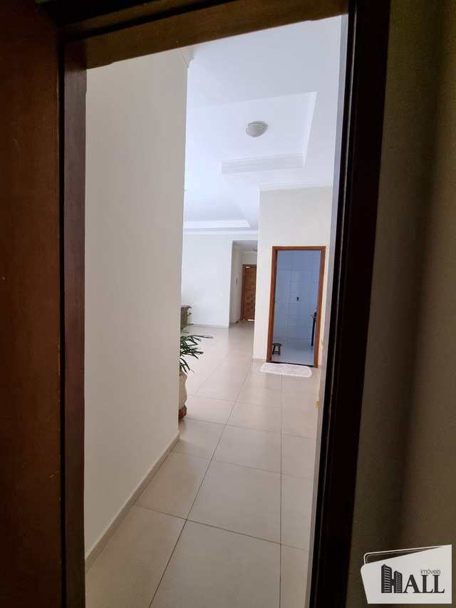 Casa à venda com 3 quartos, 250m² - Foto 2