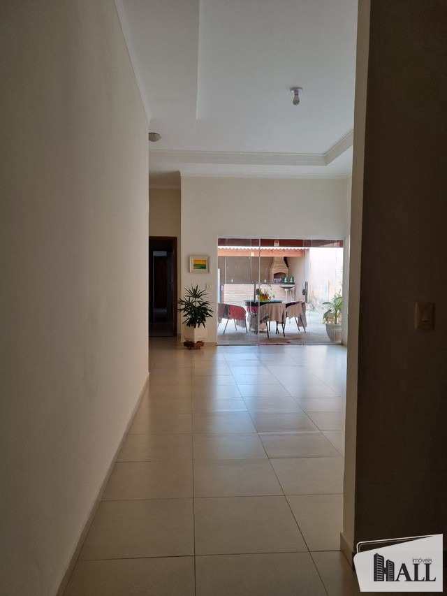 Casa à venda com 3 quartos, 250m² - Foto 1