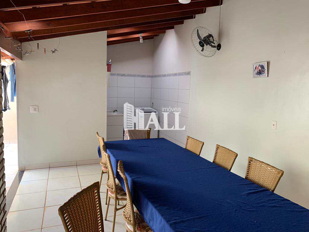 Casa à venda com 3 quartos, 158m² - Foto 2