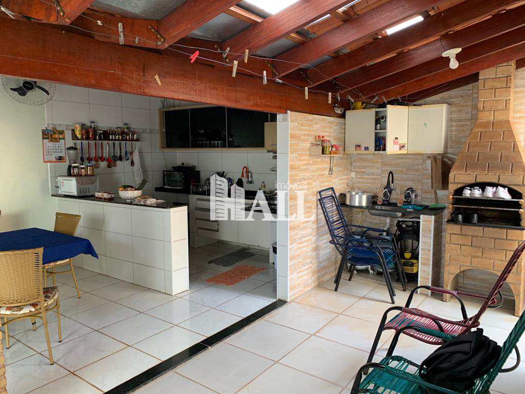 Casa à venda com 3 quartos, 158m² - Foto 4