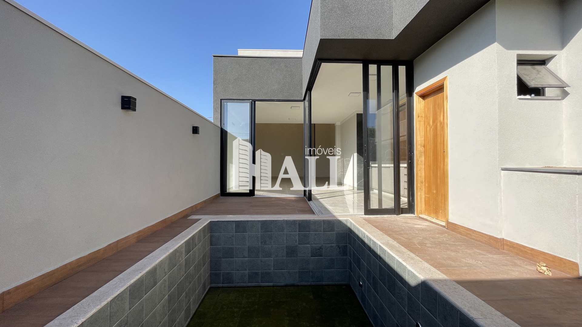 Casa de Condomínio à venda com 3 quartos, 161m² - Foto 1