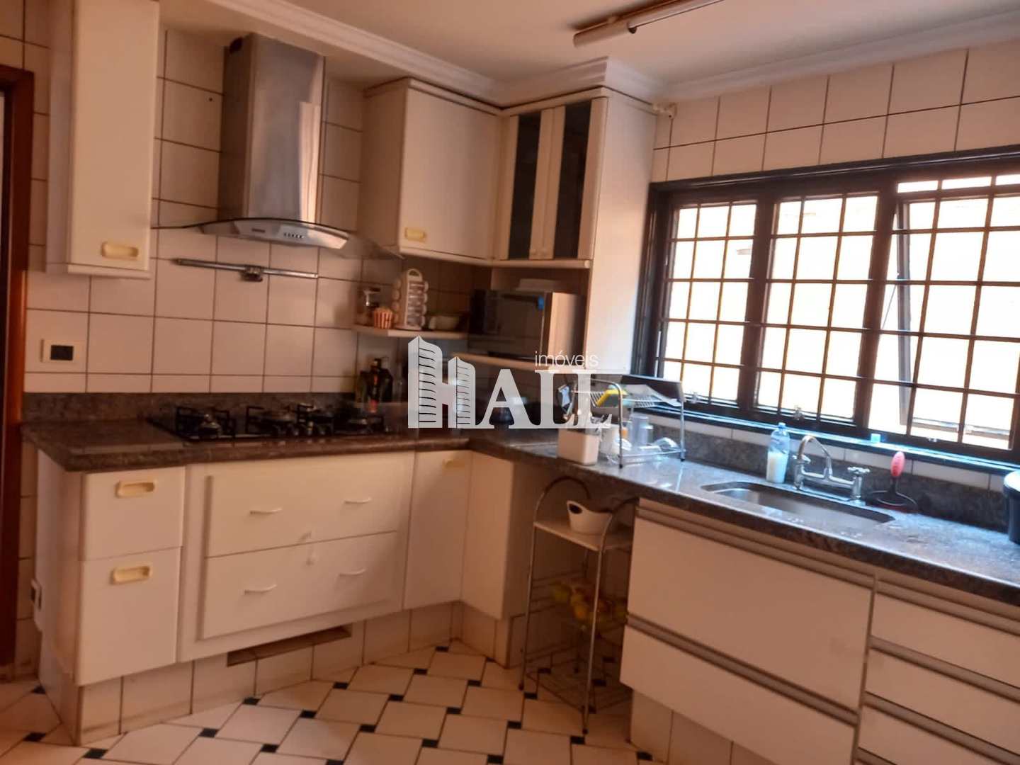 Casa à venda com 4 quartos, 273m² - Foto 4