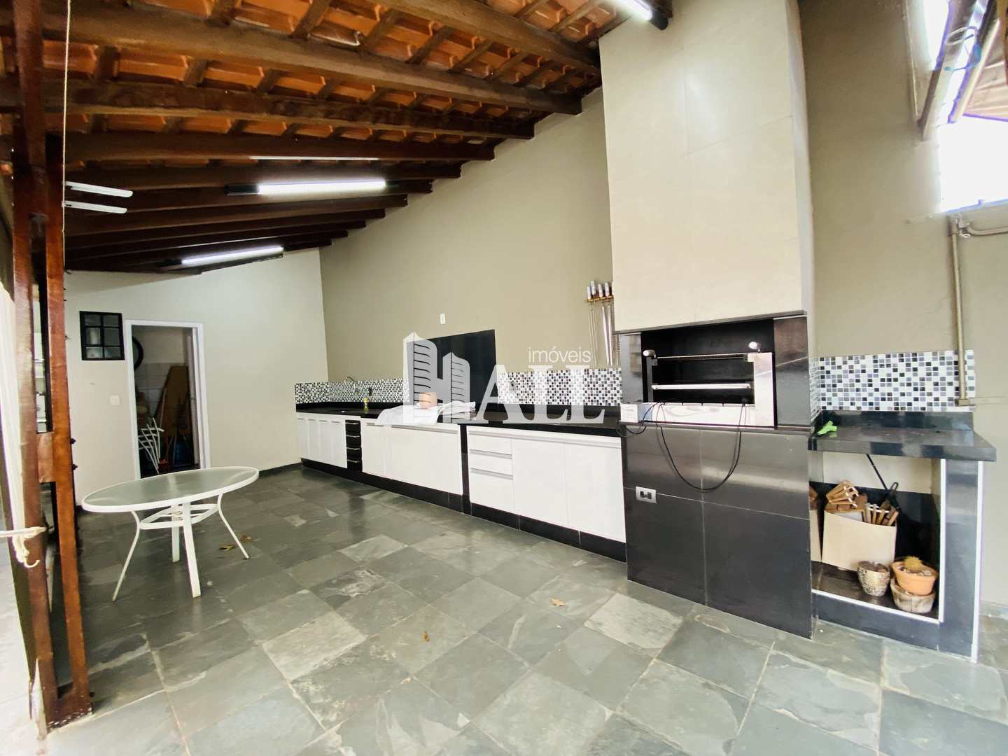 Casa à venda com 3 quartos, 183m² - Foto 2