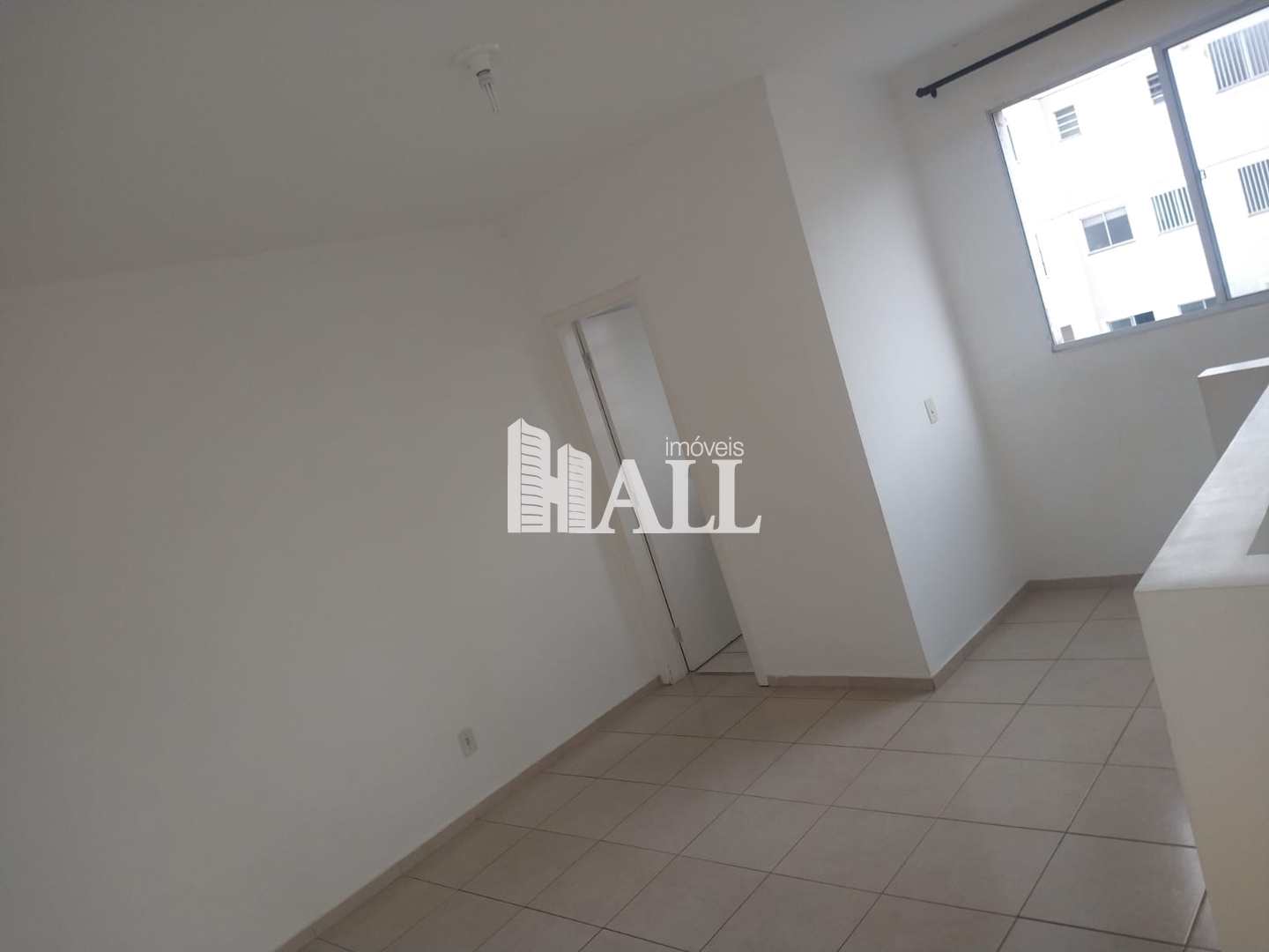 Apartamento à venda com 2 quartos, 75m² - Foto 2