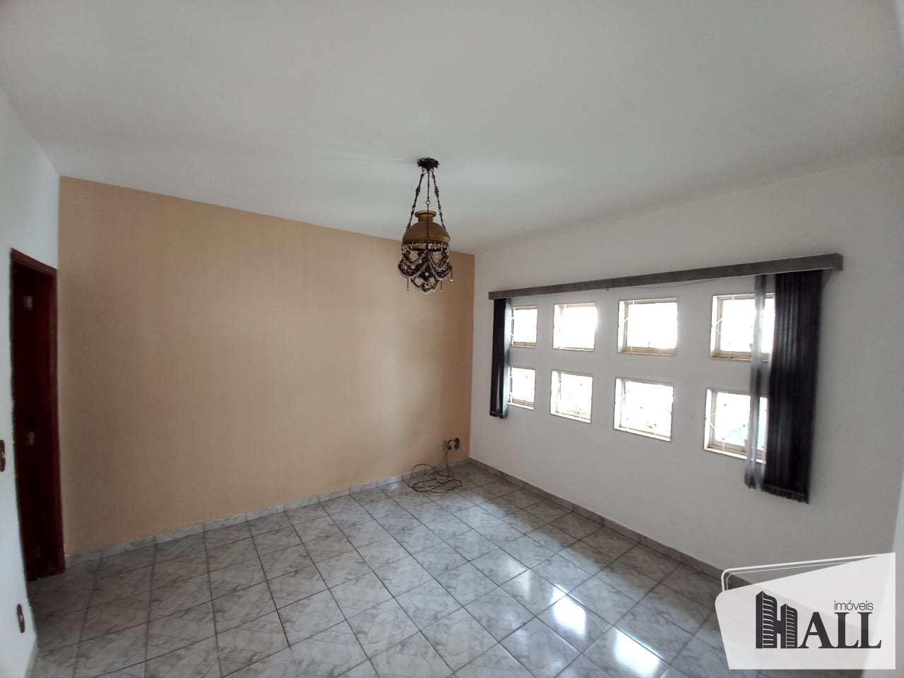 Casa à venda com 3 quartos, 220m² - Foto 1